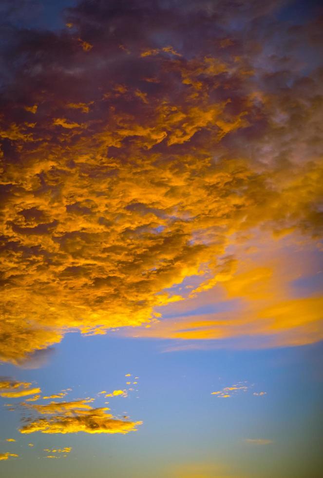Dramatic red and orange sky and clouds abstract background. Red-orange clouds on sunset sky. Warm weather background. Art picture of sky. Sunset abstract background. Dusk and dawn concept free photo
