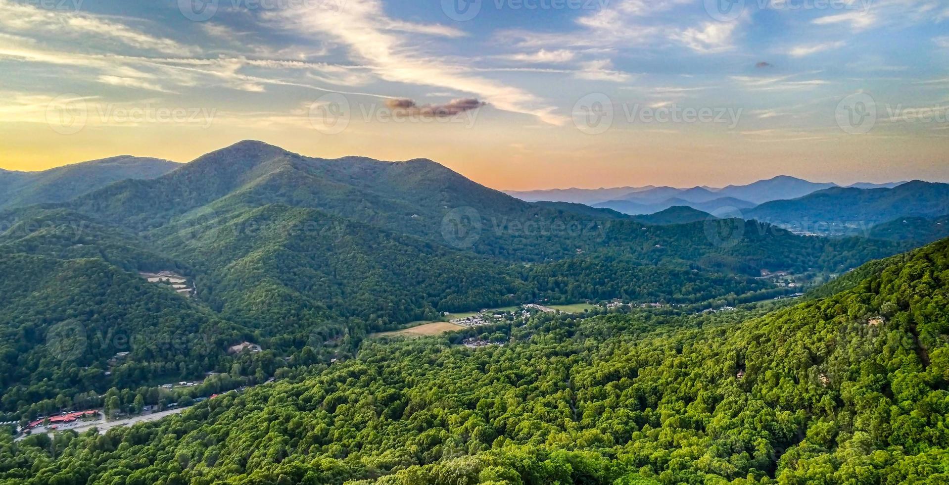 hermoso paisaje natural en maggie valley carolina del norte foto