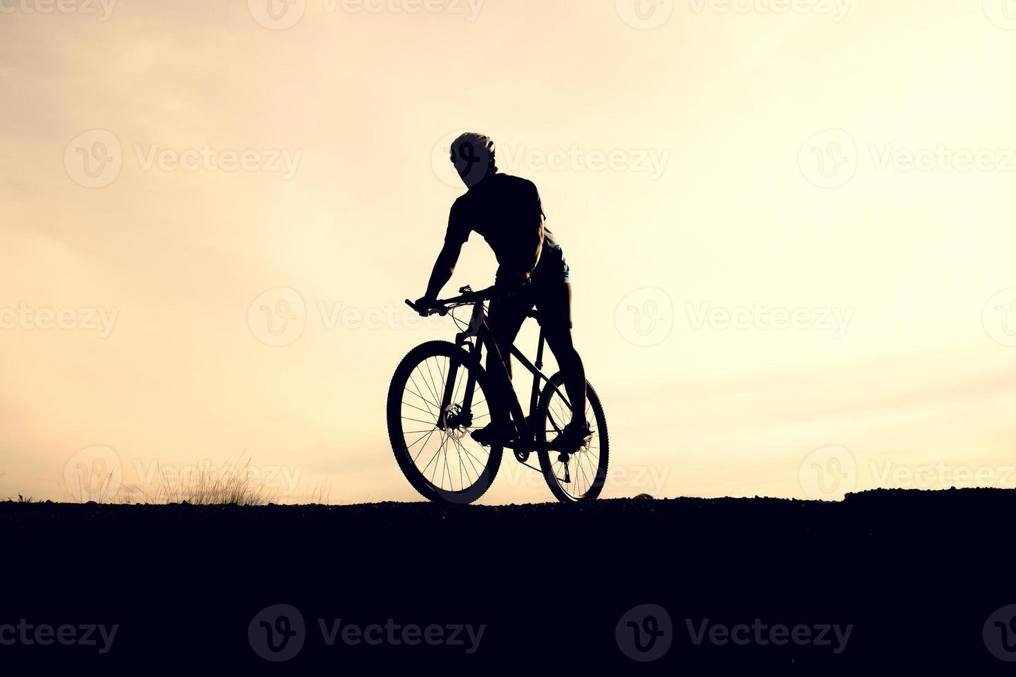 Silhouettes of mountain bikes and cyclists in the evening happily. Travel and fitness concept photo