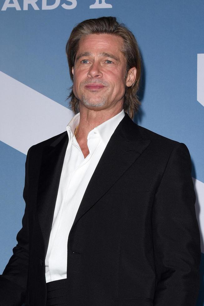 los angeles 19 de enero - brad pitt en los 26 premios del gremio de actores de pantalla en el auditorio shrine el 19 de enero de 2020 en los angeles, ca foto