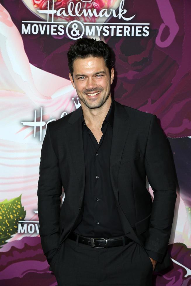 los angeles 13 de enero - ryan paevey en el evento hallmark channel y hallmark movies and mysteries winter 2018 tca en la casa del torneo el 13 de enero de 2018 en pasadena, ca foto