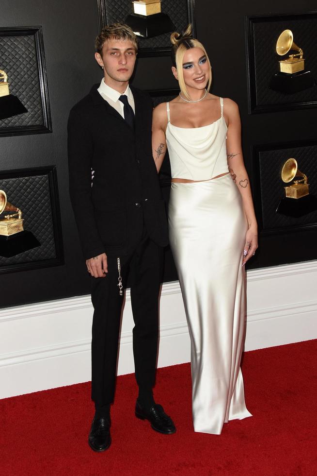 los angeles 26 de enero anwar hadid, dua lipa en la 62a entrega de los premios grammy en el