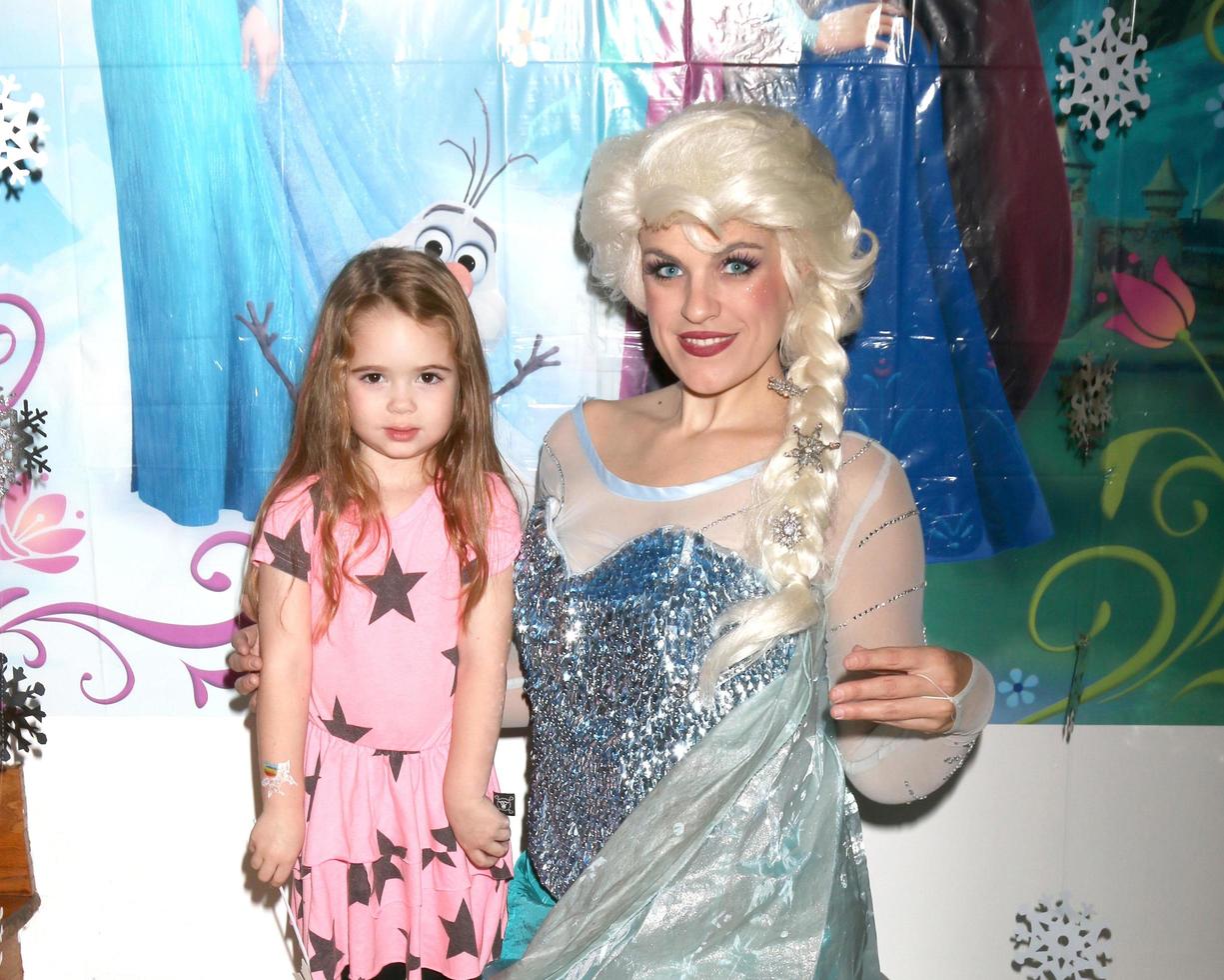 LOS ANGELES - NOV 26  Guests, Elsa Impersonator at the Amelie Bailey 2nd Birthday Party at Private Residence on November 26, 2017 in Studio City, CA photo