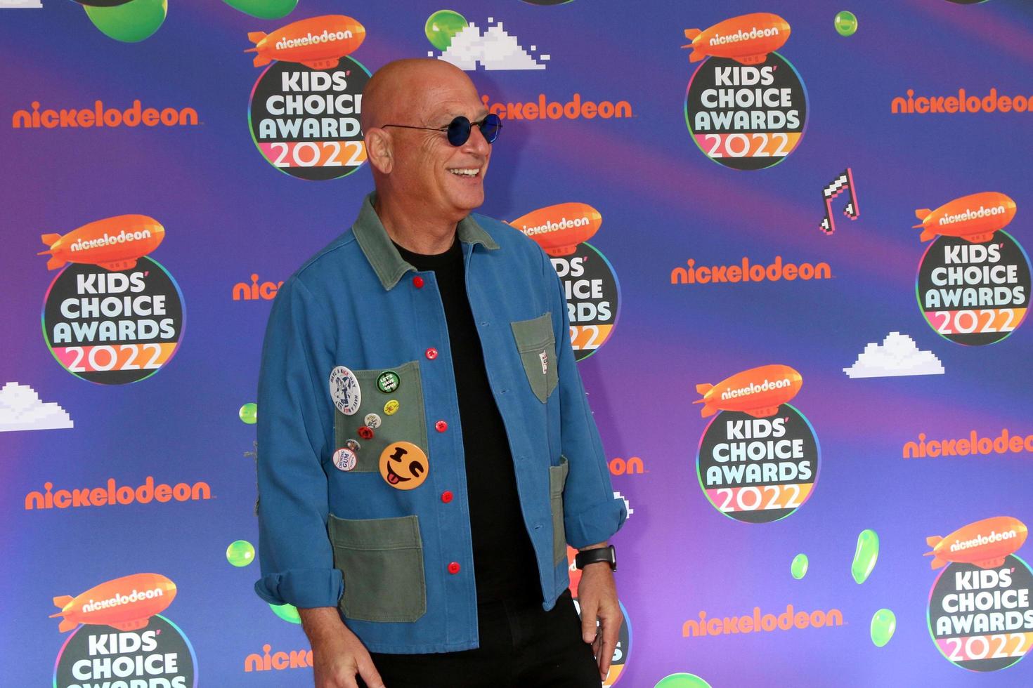 LOS ANGELES - APR 9  Howie Mandel at the 2022 Kids Choice Awards at Barker Hanger on April 9, 2022 in Santa Monica, CA photo