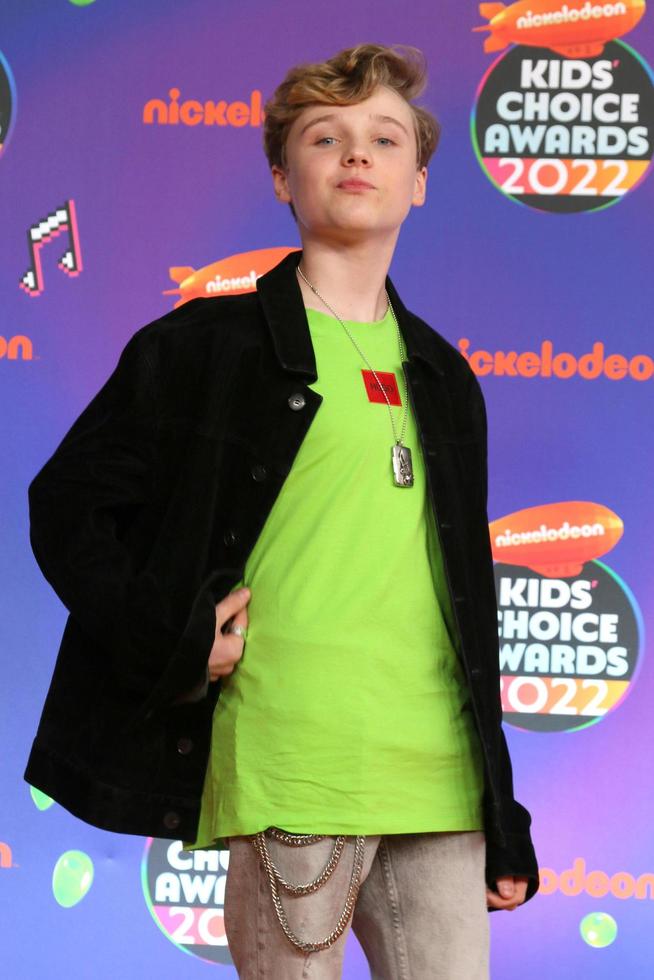 LOS ANGELES - APR 9  Guest at the 2022 Kids Choice Awards at Barker Hanger on April 9, 2022 in Santa Monica, CA photo