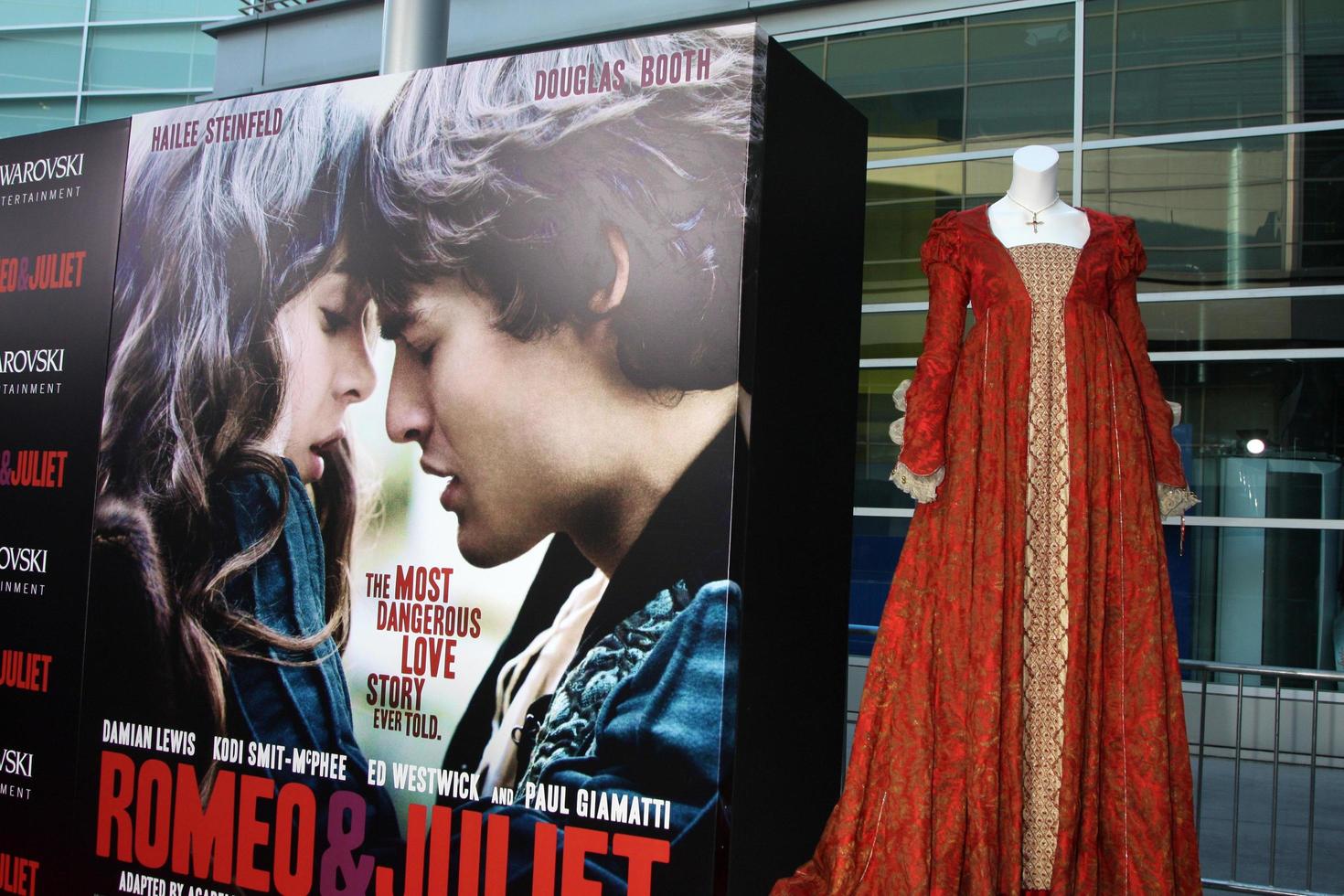 LOS ANGELES  SEP 24 - Atmosphere at the Romeo and Juliet Premiere at ArcLight Hollywood Theaters on September 24, 2013 in Los Angeles, CA photo