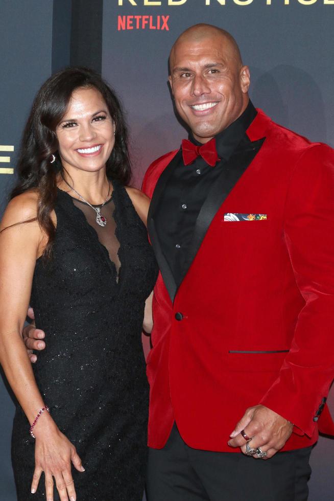 LOS ANGELES NOV 3 - Suzanne Reed, Tanoai Reed at the Red Notice World