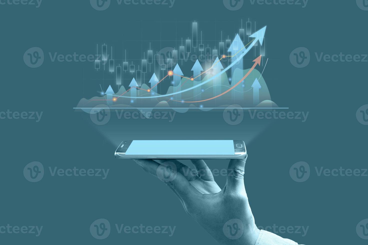 hombre de negocios con tableta digital inversión gráfico de valores financieros o marketing de análisis de crecimiento foto