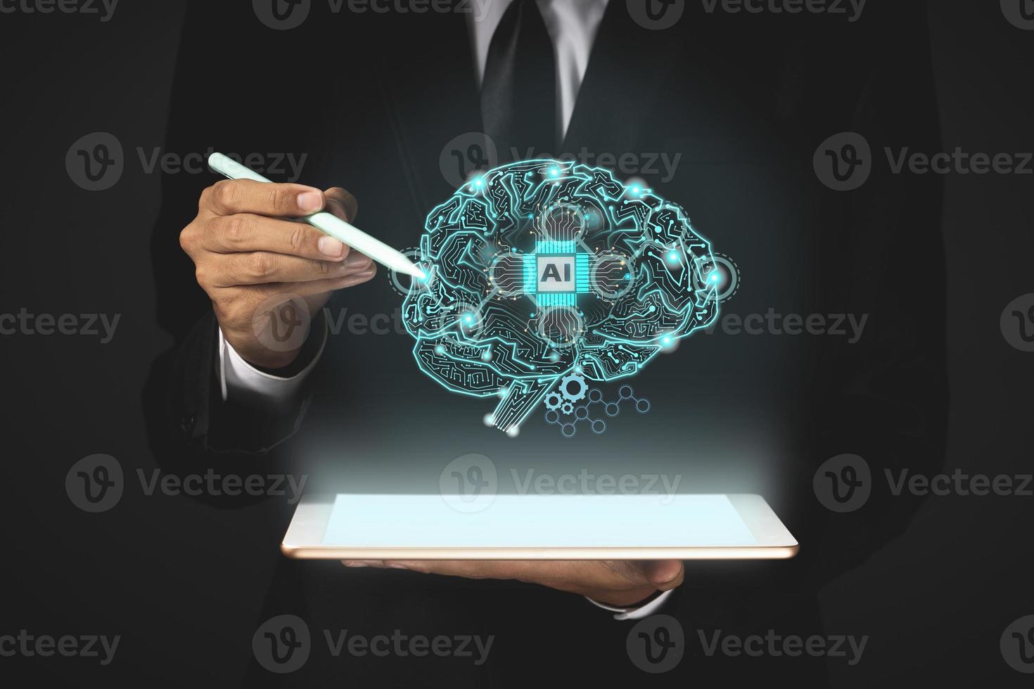 cerebro con diseño de pcb de placa de circuito impreso y hombre de negocios que representa inteligencia artificial ai foto