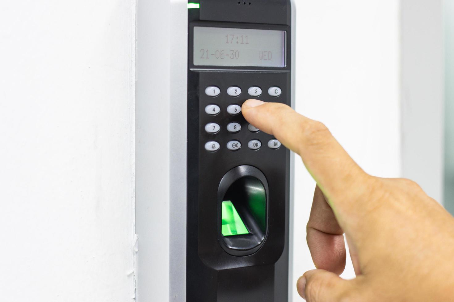 FINGER SCAN SYSTEMS VERIFICATION FOR DOOR photo