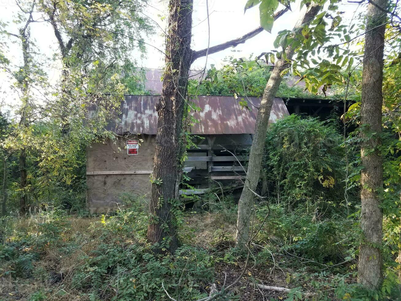 dilapidated house or shed with do not enter sign photo