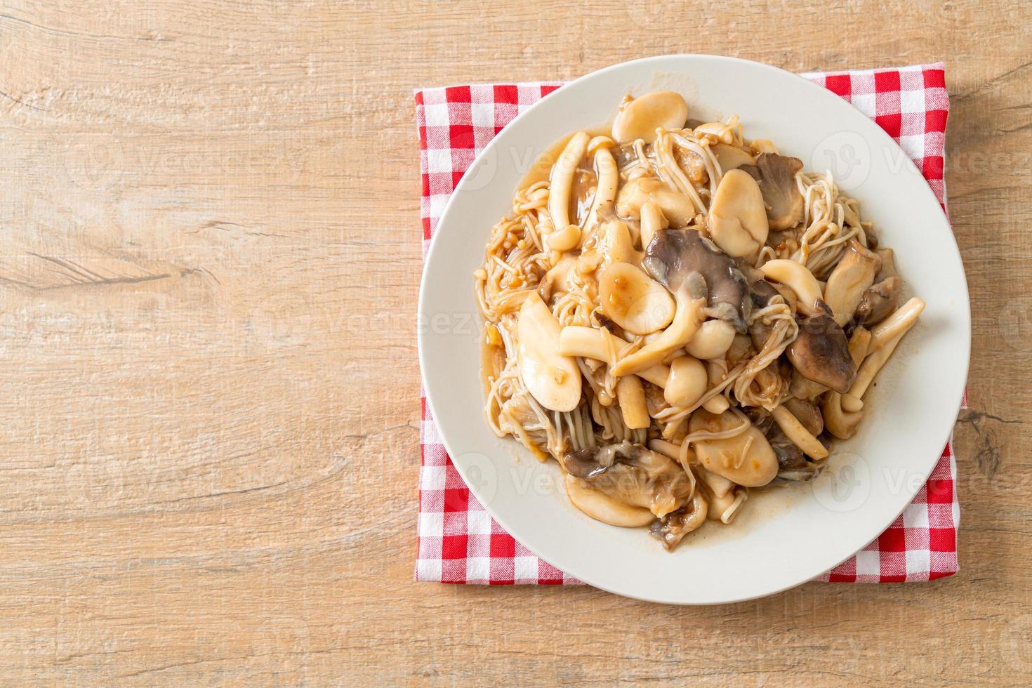 Stir fried mixed mushroom with oyster sauce 8205495 Stock Photo at Vecteezy