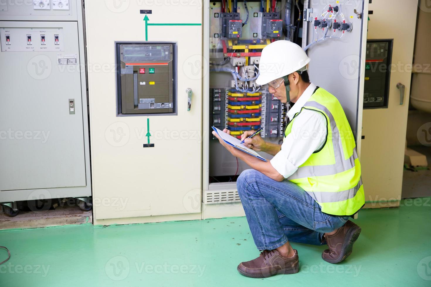 electrical engineering man photo