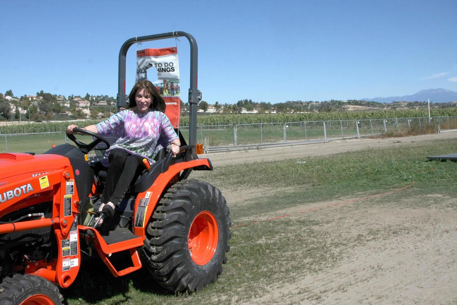 LOS ANGELES, OCT 9 Kate Linder at the Celebrities Salute the Military