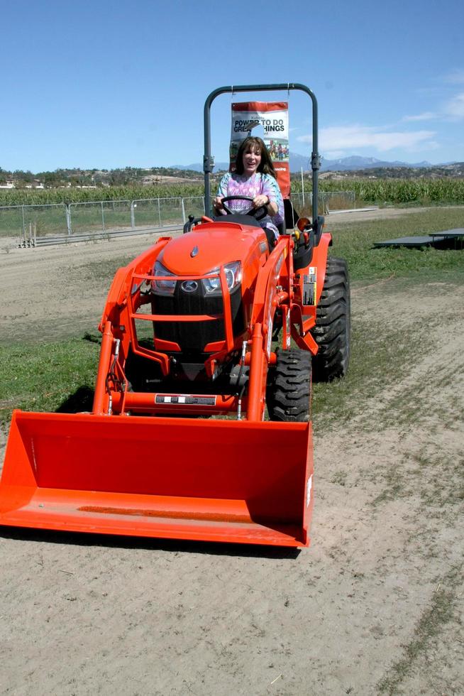 LOS ANGELES, OCT 9 Kate Linder at the Celebrities Salute the Military