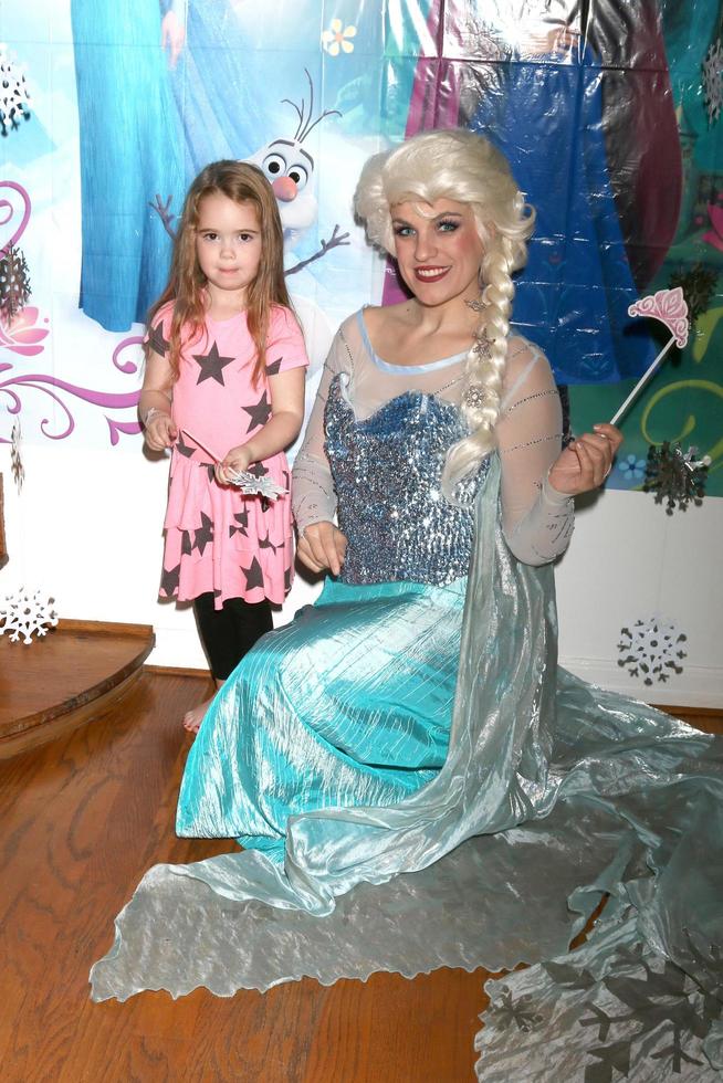 LOS ANGELES - NOV 26  Guests, Elsa Impersonator at the Amelie Bailey 2nd Birthday Party at Private Residence on November 26, 2017 in Studio City, CA photo