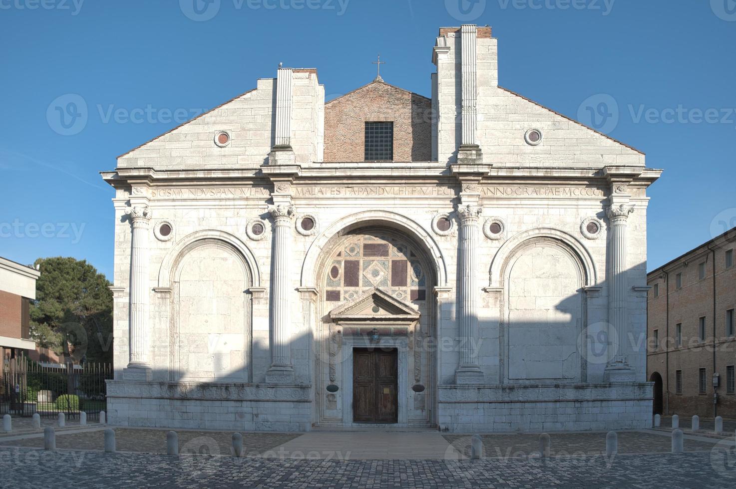 templo malatestiano en rimini italia foto