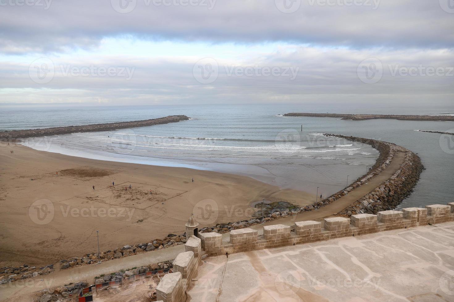 costa del océano atlántico de rabat, marruecos foto