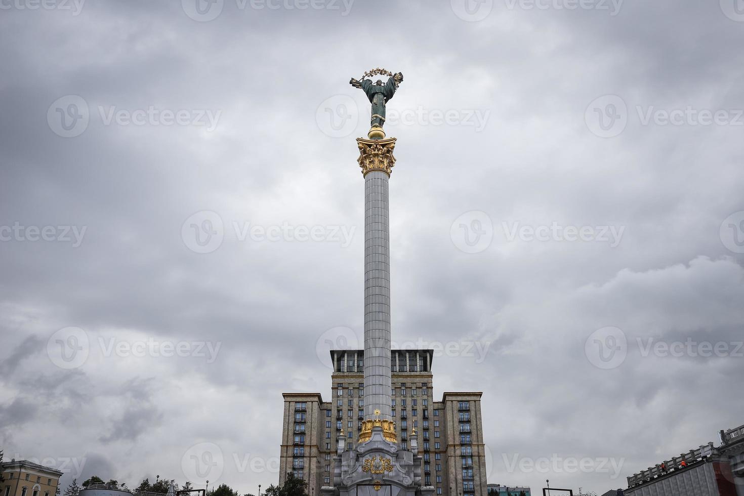 Independence Monument in Maidan Nezalezhnosti in Kiev, Ukraine photo