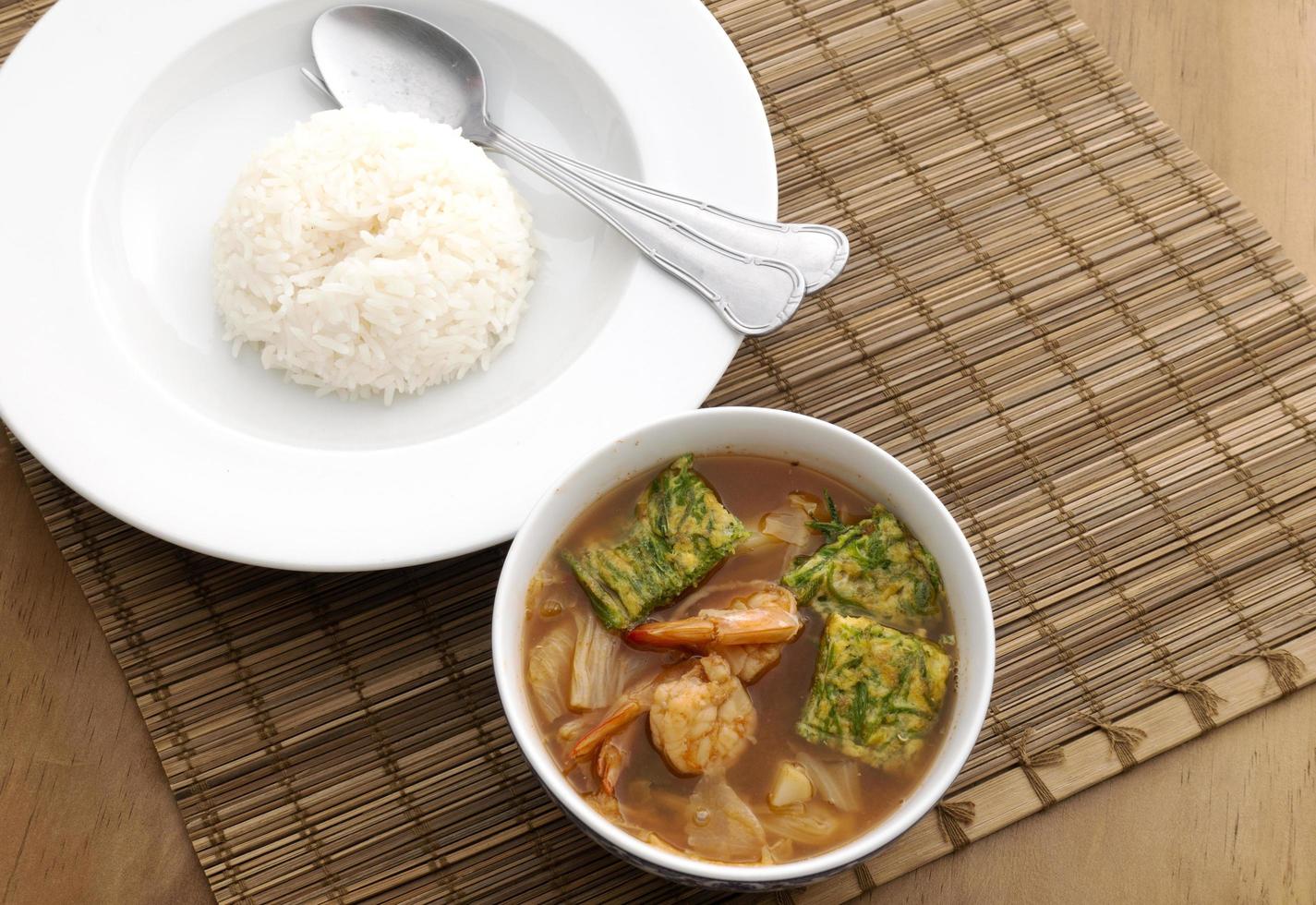 Hot and sour shrimp with vegetables of Thailand photo