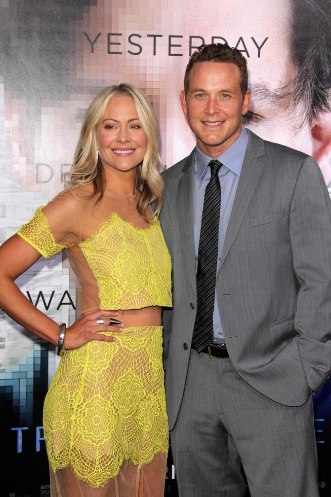 LOS ANGELES, APR 10 - Cynthia Daniel, Cole Hauser at the Transcendence ...