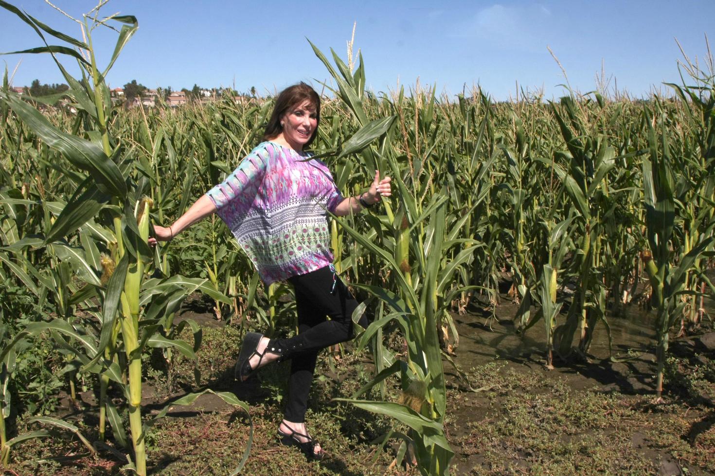 LOS ANGELES, OCT 9 Kate Linder at the Celebrities Salute the Military