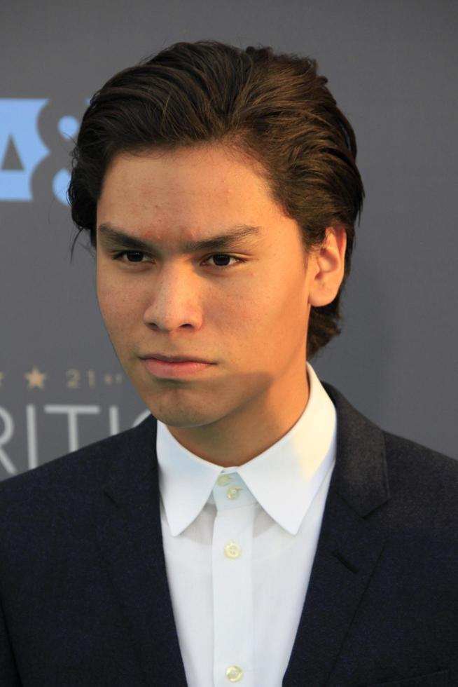 los angeles, 17 de enero - forrest goodluck en la 21a edición anual de los premios de elección de críticos en el barker hanger el 17 de enero de 2016 en santa monica, ca foto