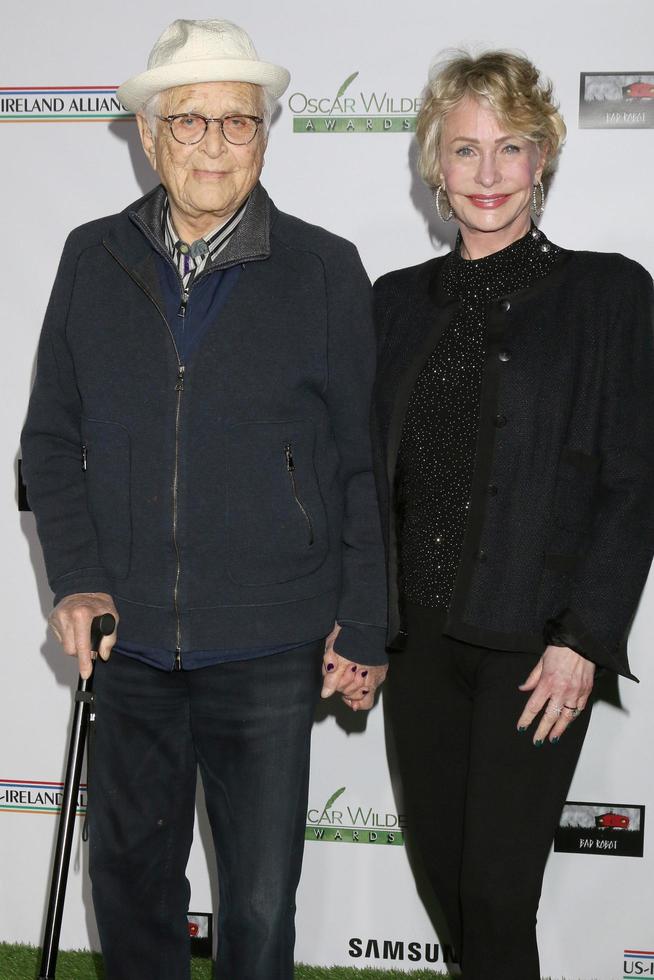 LOS ANGELES  FEB 6 - Norman Lear, Lyn Davis at the 2020 Oscar Wilde Awards at the Bad Robot Offices on February 6, 2020 in Santa Monica, CA photo