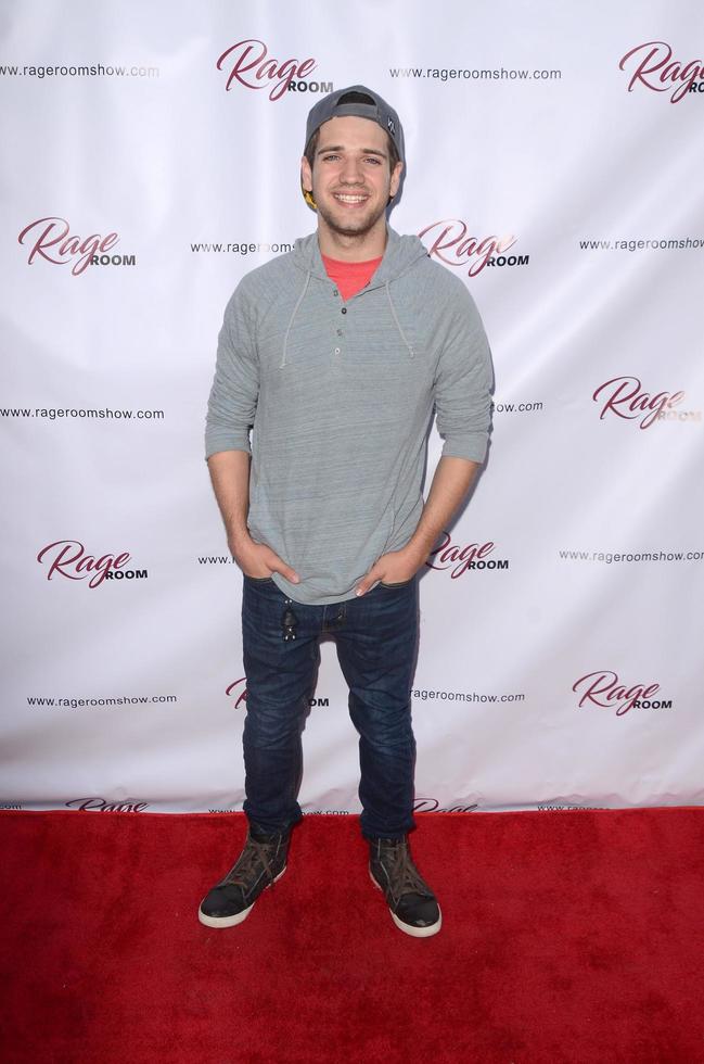 los angeles jun 14 - brandon tyler russell en el evento rage room fyc en el rage ground dtla el 14 de junio de 2018 en los angeles, ca foto