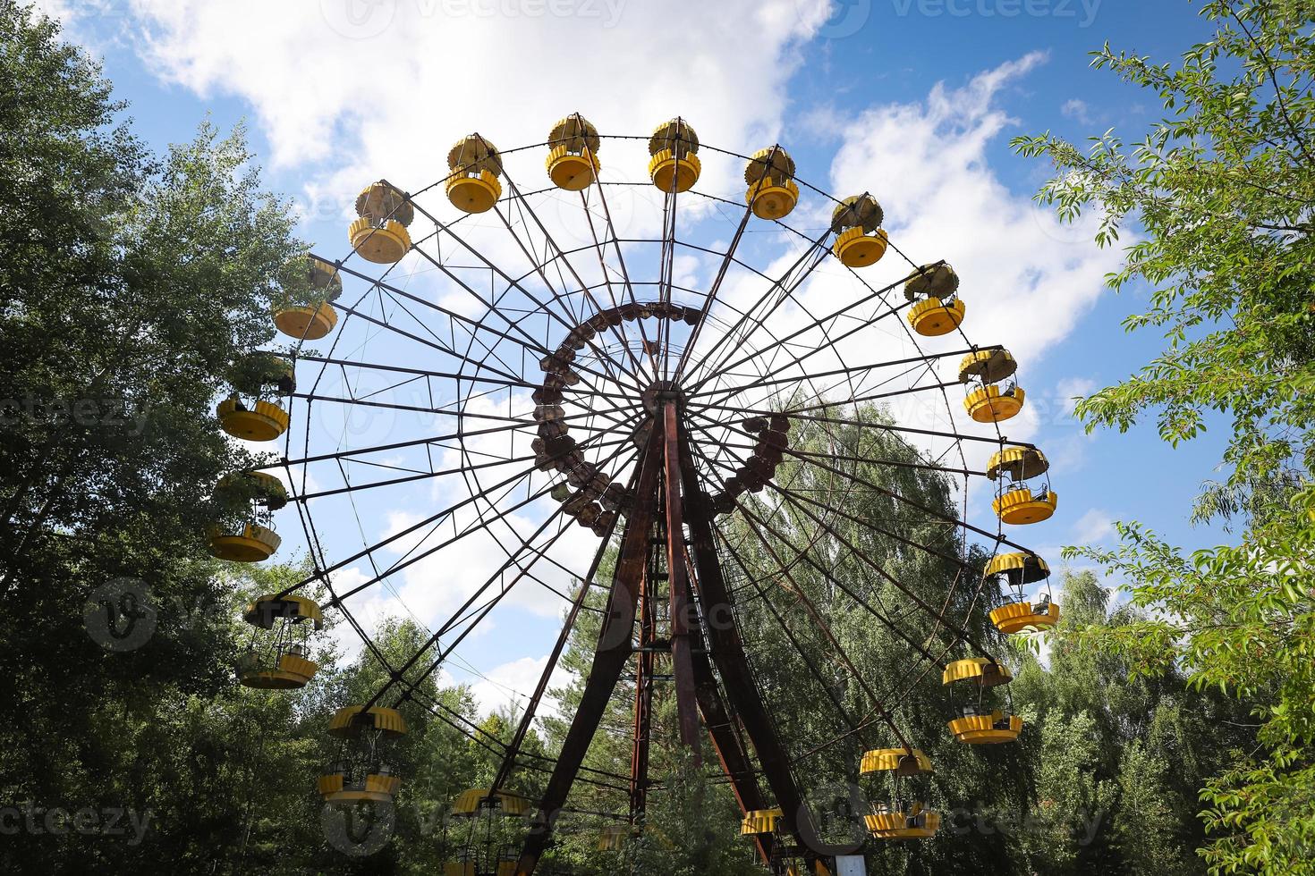 rueda de la fortuna, ciudad de pripyat en la zona de exclusión de chernobyl, ucrania foto