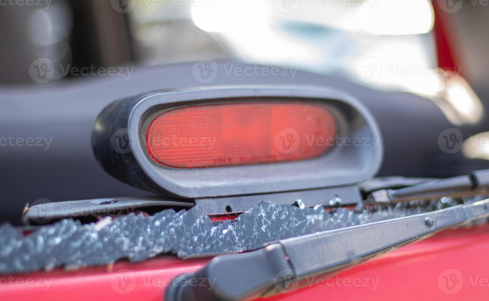 Limpiaparabrisas trasero trasero del coche moderno: fotografía de