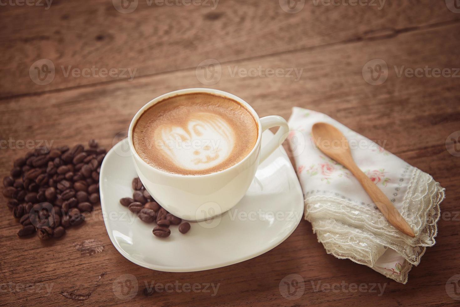 café tarde en la mesa foto