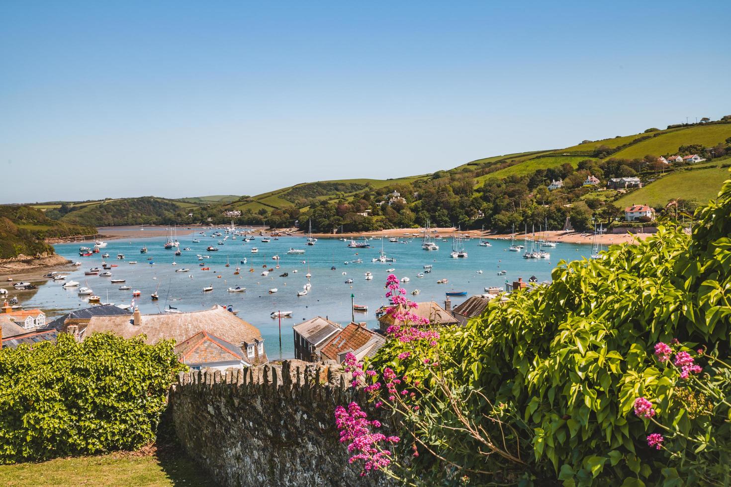 vistas costeras de salcombe en devon, inglaterra foto