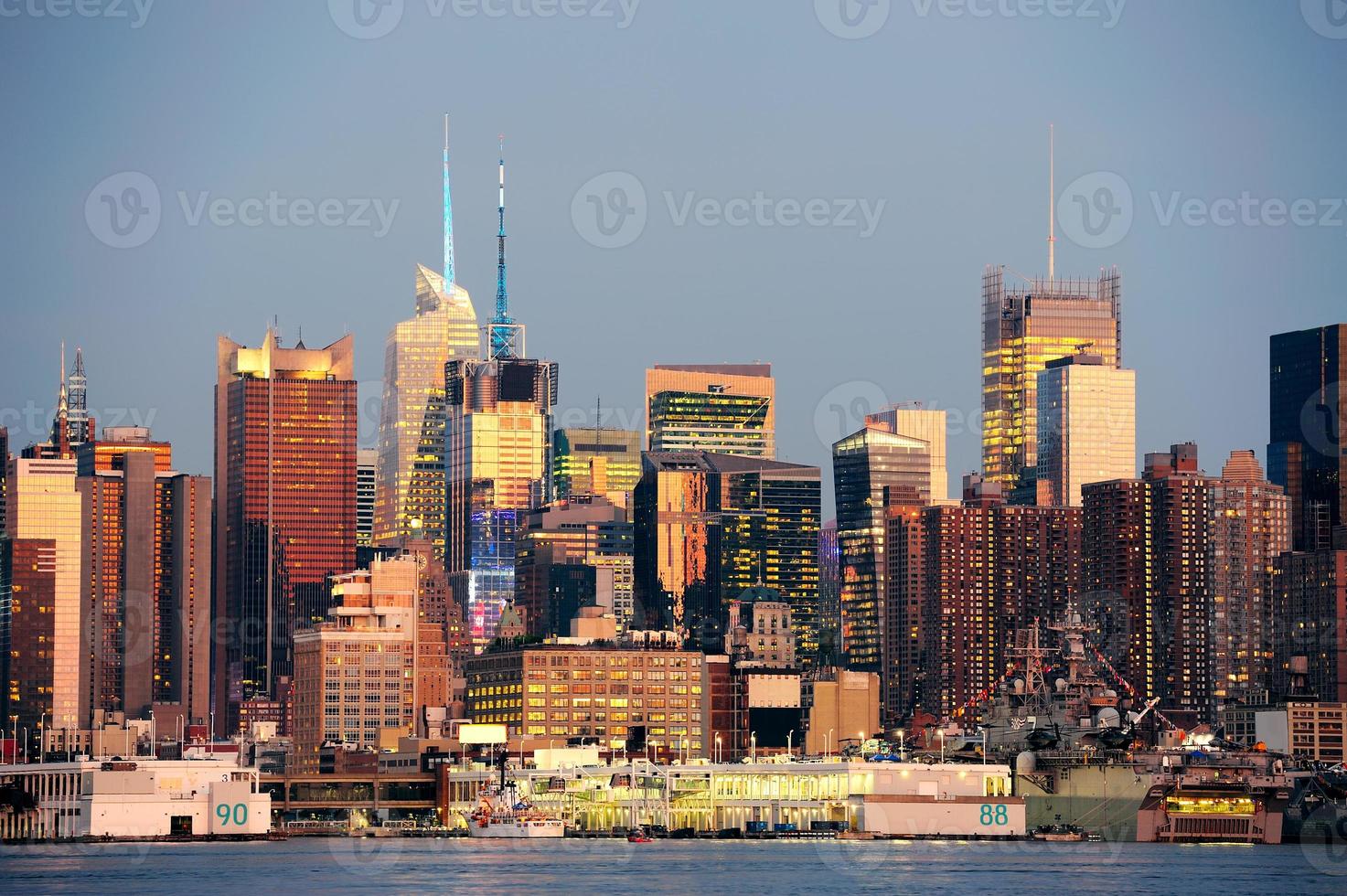 panorama de puesta de sol de manhattan de la ciudad de nueva york foto