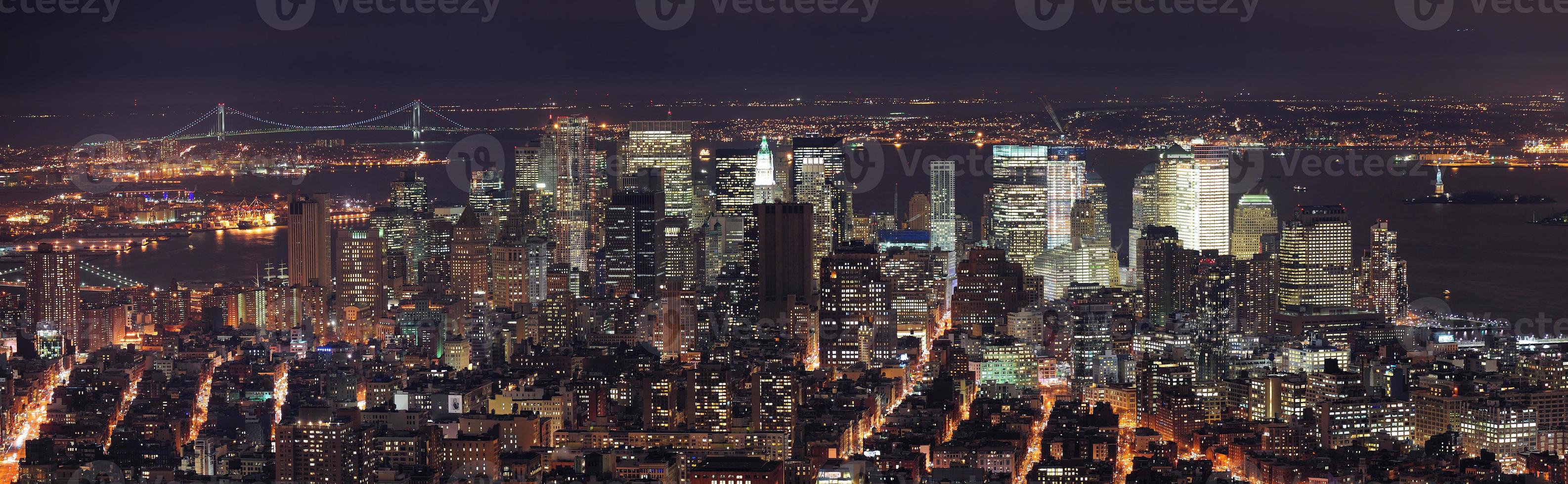 vista aérea panorámica del horizonte de manhattan de la ciudad de nueva york al atardecer foto