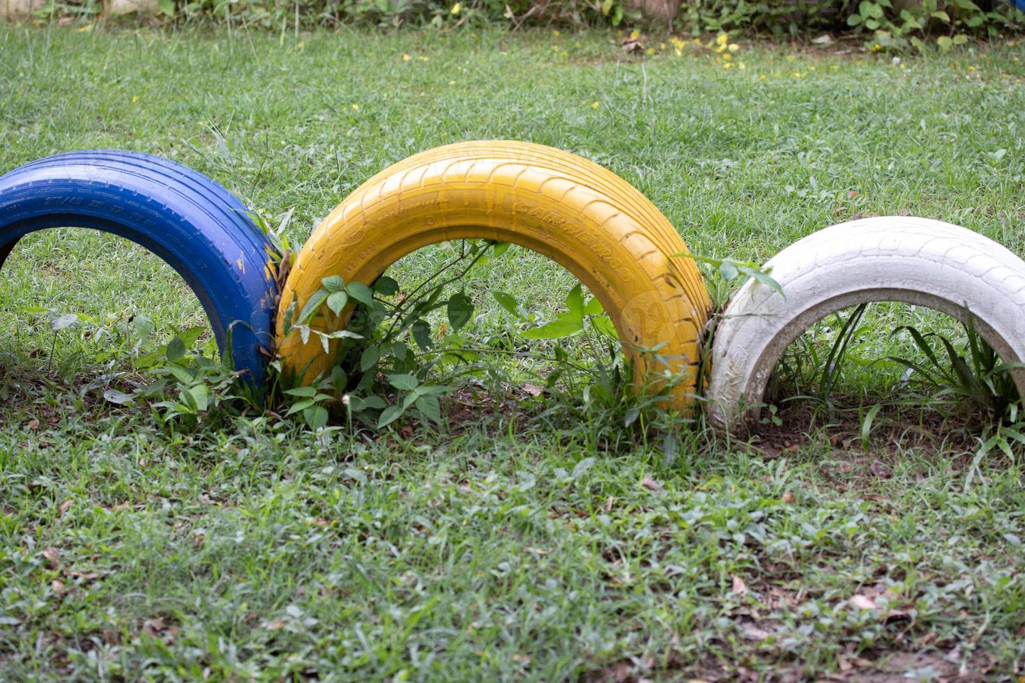 parque infantil colorido, sin niños foto