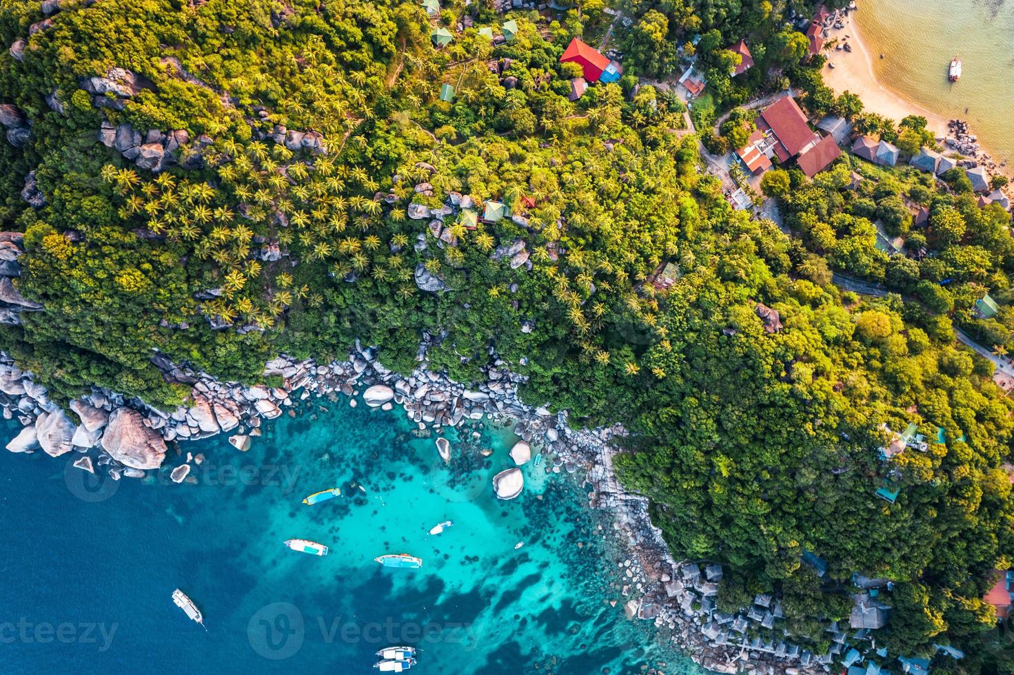 formulario de vista de isla tropical y mar arriba foto