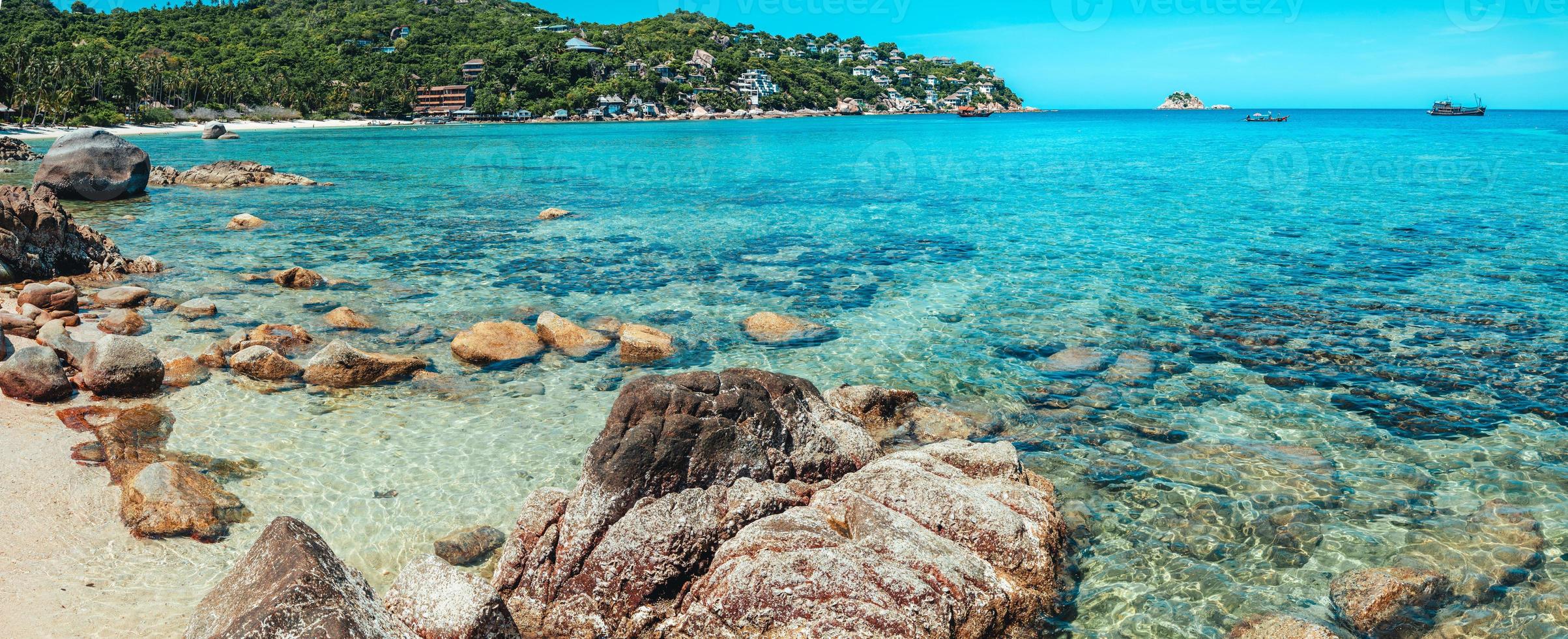 View of the bay and rocks on the island,Shark Bay Koh Tao 8316498 Stock Photo at Vecteezy
