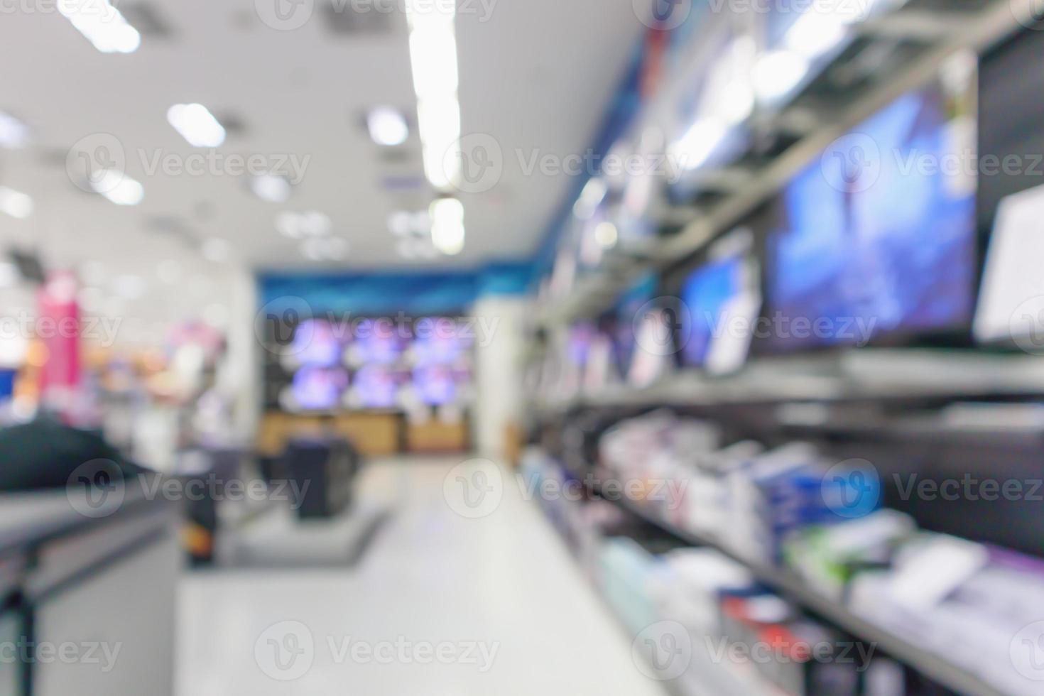 Los grandes almacenes electrónicos muestran televisión y electrodomésticos con fondo borroso de luz bokeh foto