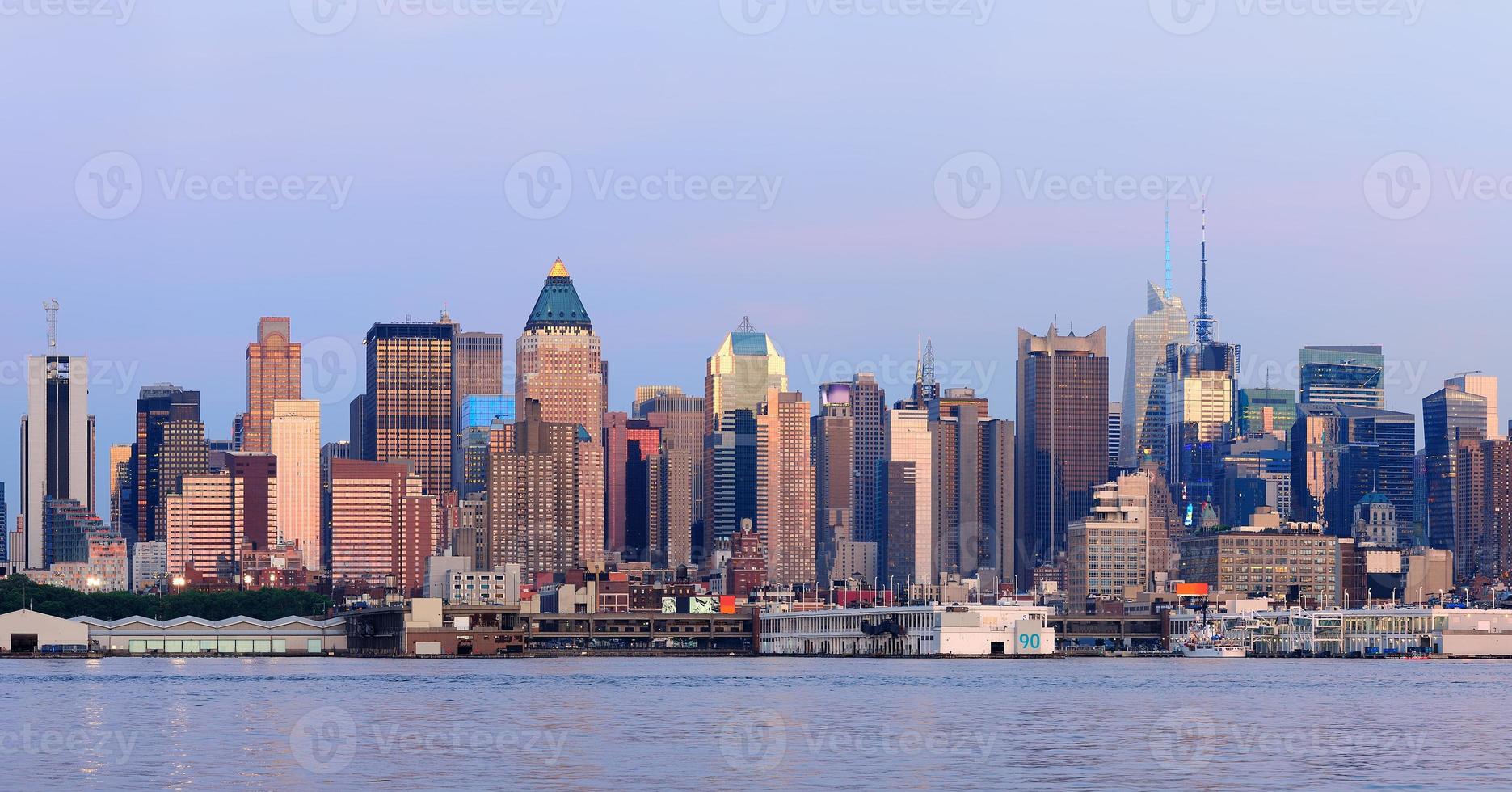 panorama de puesta de sol de manhattan de la ciudad de nueva york foto