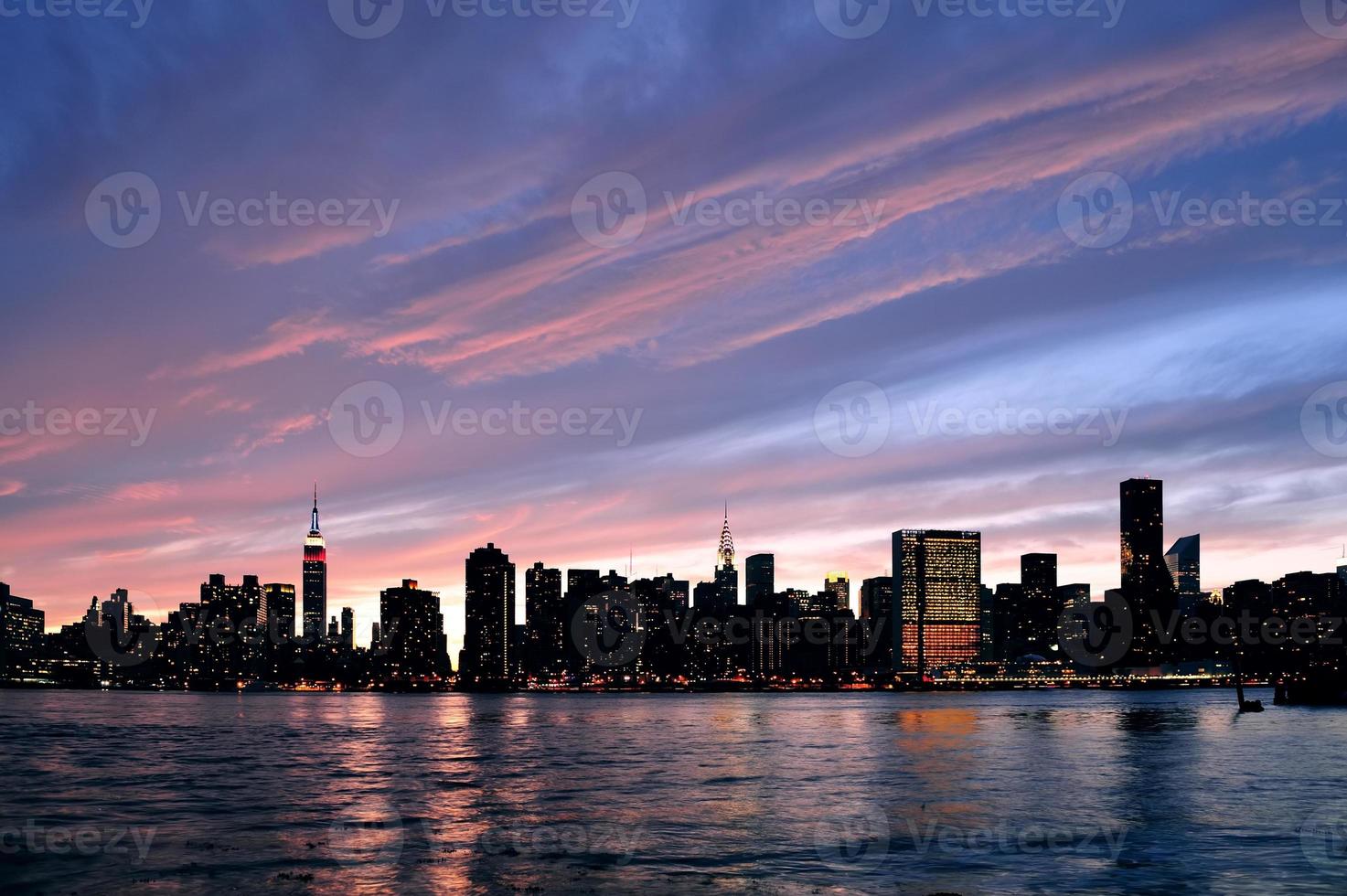 panorama de puesta de sol de manhattan de la ciudad de nueva york foto