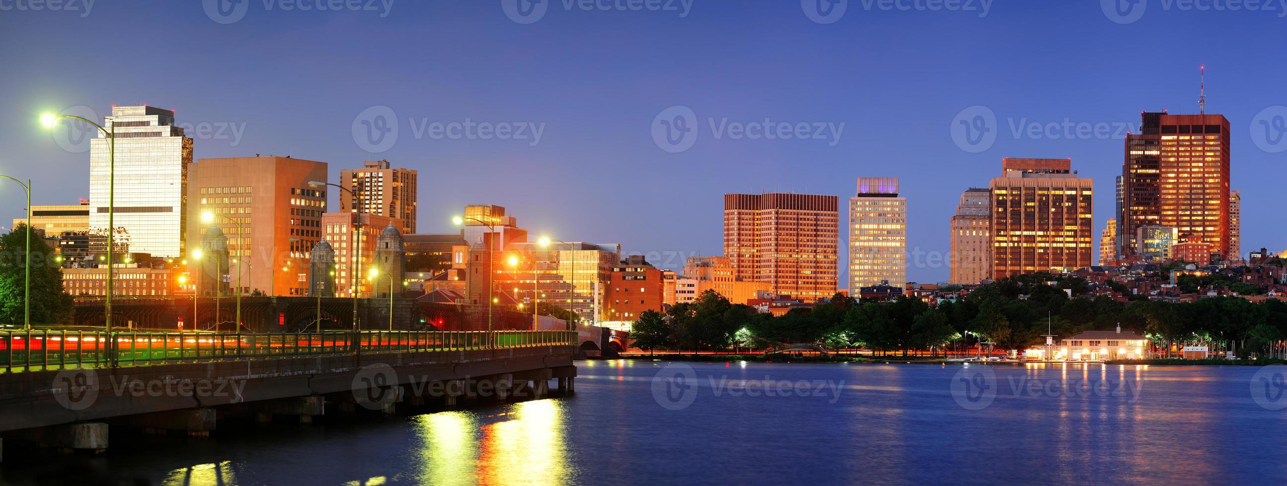 boston río charles en la noche foto