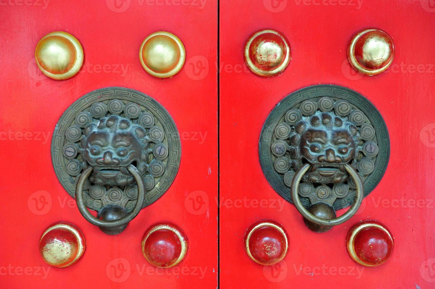 puerta china roja en hong kong foto