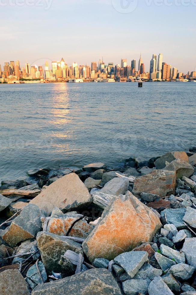 ciudad de nueva york manhattan en la orilla del río hudson foto