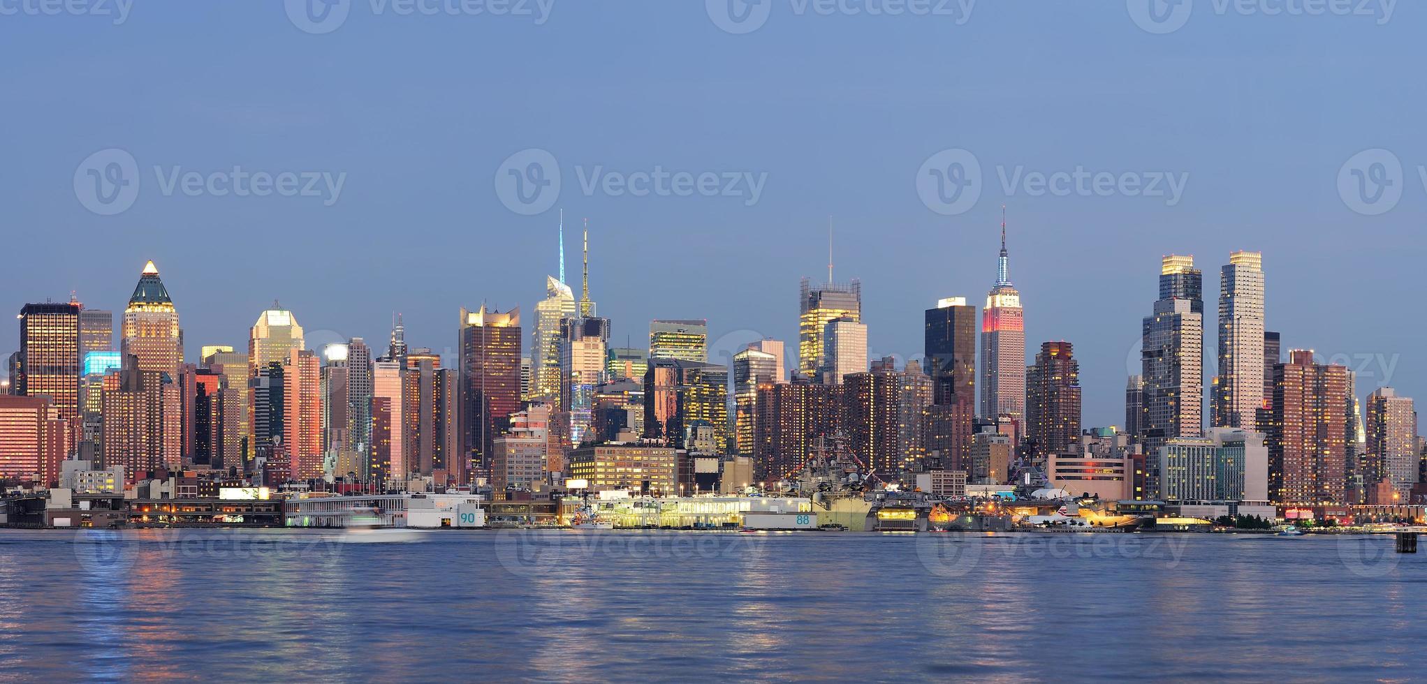 manhattan de la ciudad de nueva york sobre el río hudson foto