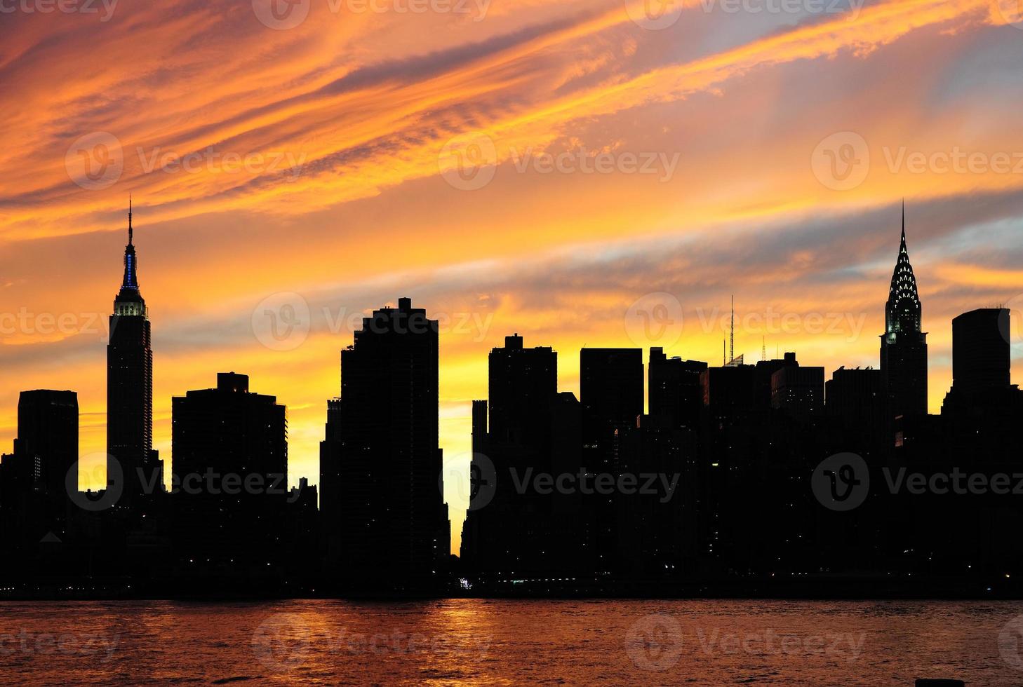 panorama de puesta de sol de manhattan de la ciudad de nueva york foto