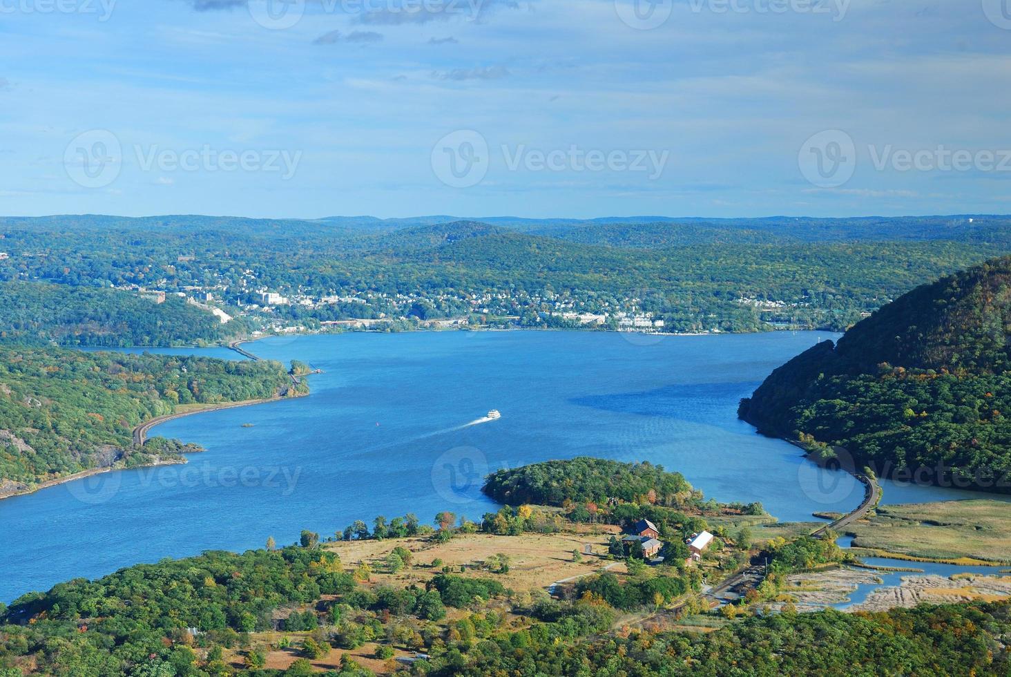 vista del pico de la montaña del río hudson en otoño foto