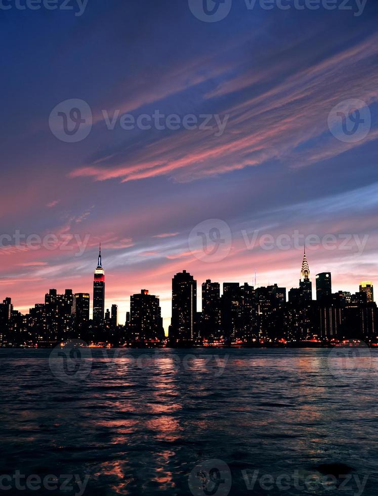 panorama de puesta de sol de manhattan de la ciudad de nueva york foto