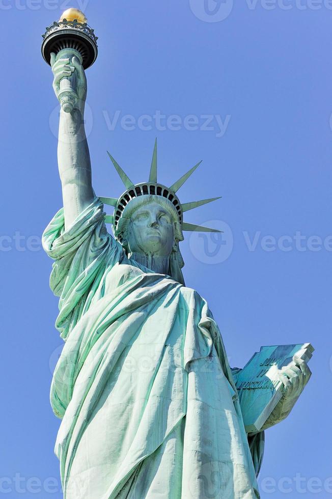 primer plano de la estatua de la libertad en la ciudad de nueva york manhattan foto
