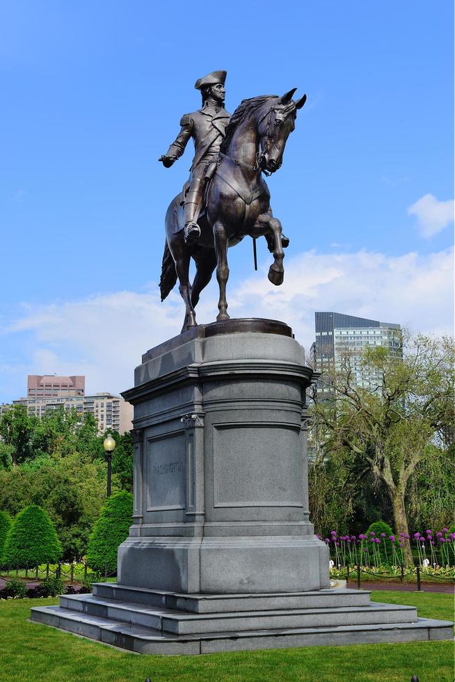 boston, ma, 2011 - estatua de george washington en boston common park foto